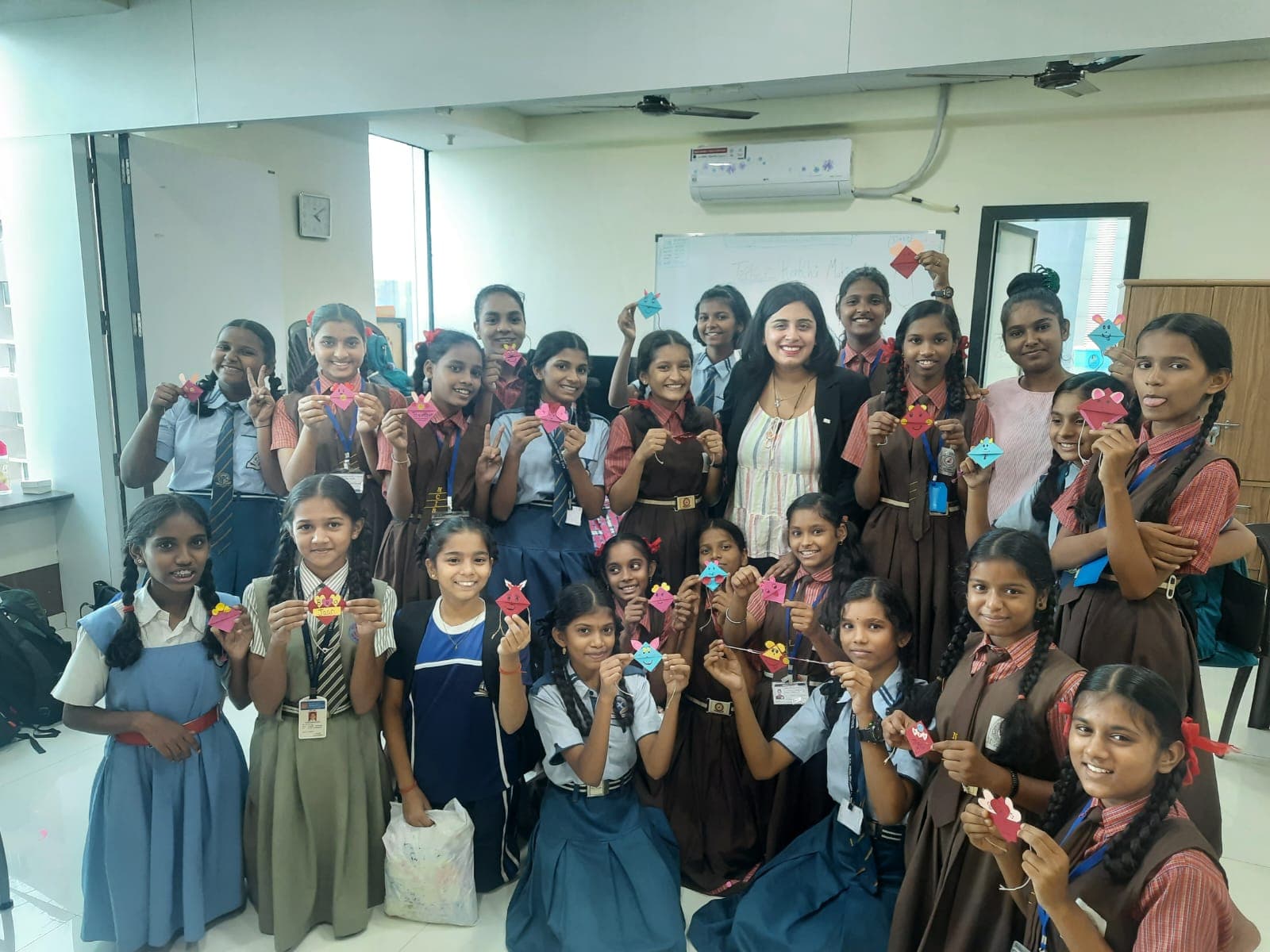 Creative workshop with NGO children — moment 04